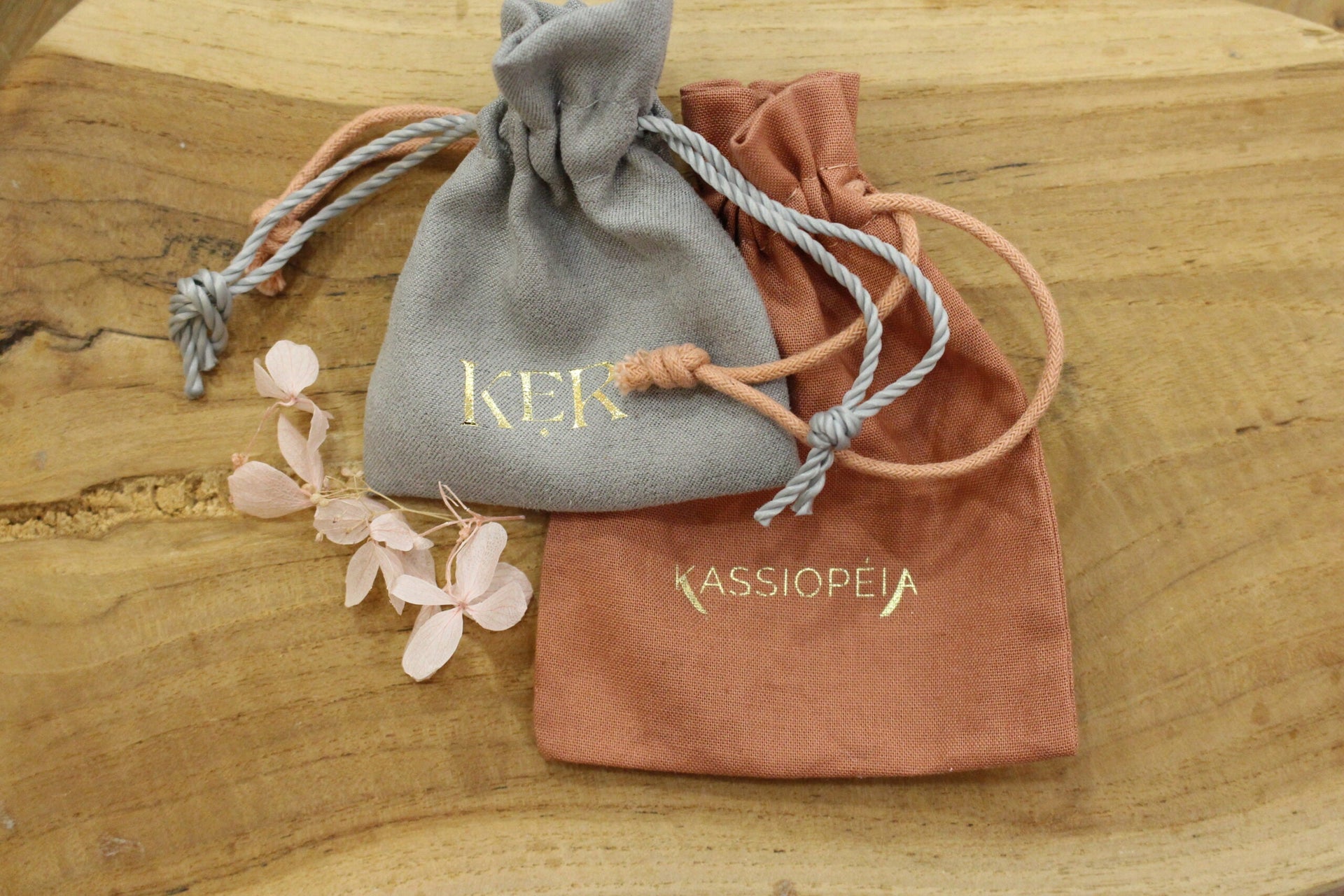 DU LOVE et du partage avec nos coffrets duo de bijoux pour la saint Valentin.