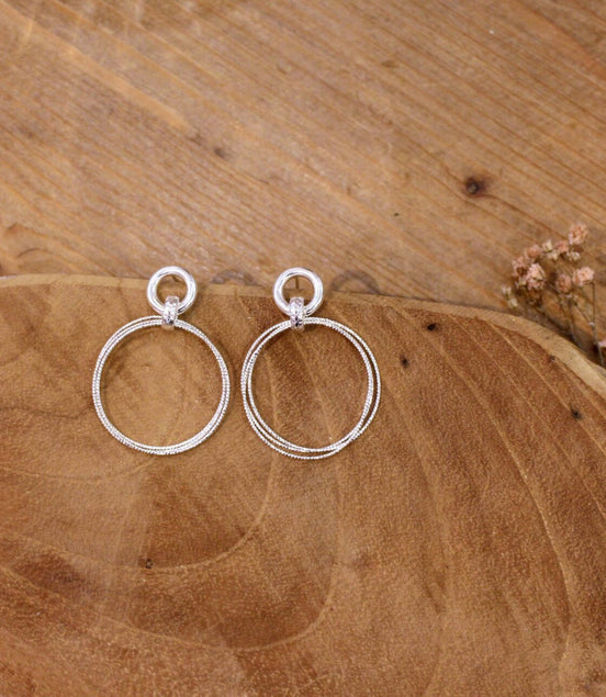 Boucles d'oreilles argentées femme anneaux brillants