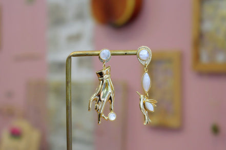 Idée cadeau bijou femme Boucles d'oreilles asymétriques féminine nacre