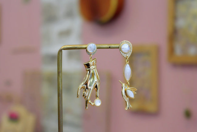 Idée cadeau bijou femme Boucles d'oreilles asymétriques féminine nacre