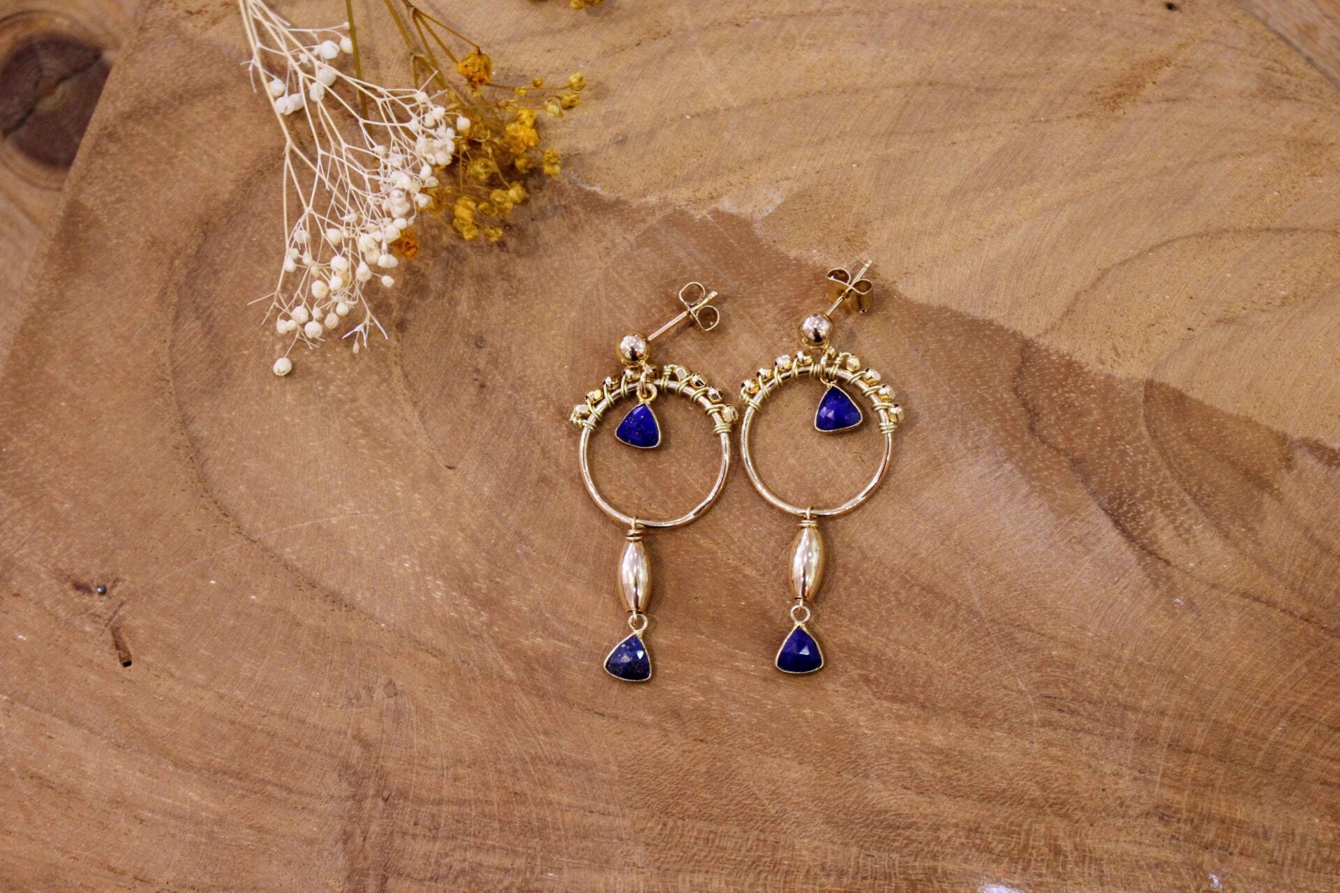 Idée cadeau bijou femme Boucles d'oreilles dorées femme lapis lazuli longues