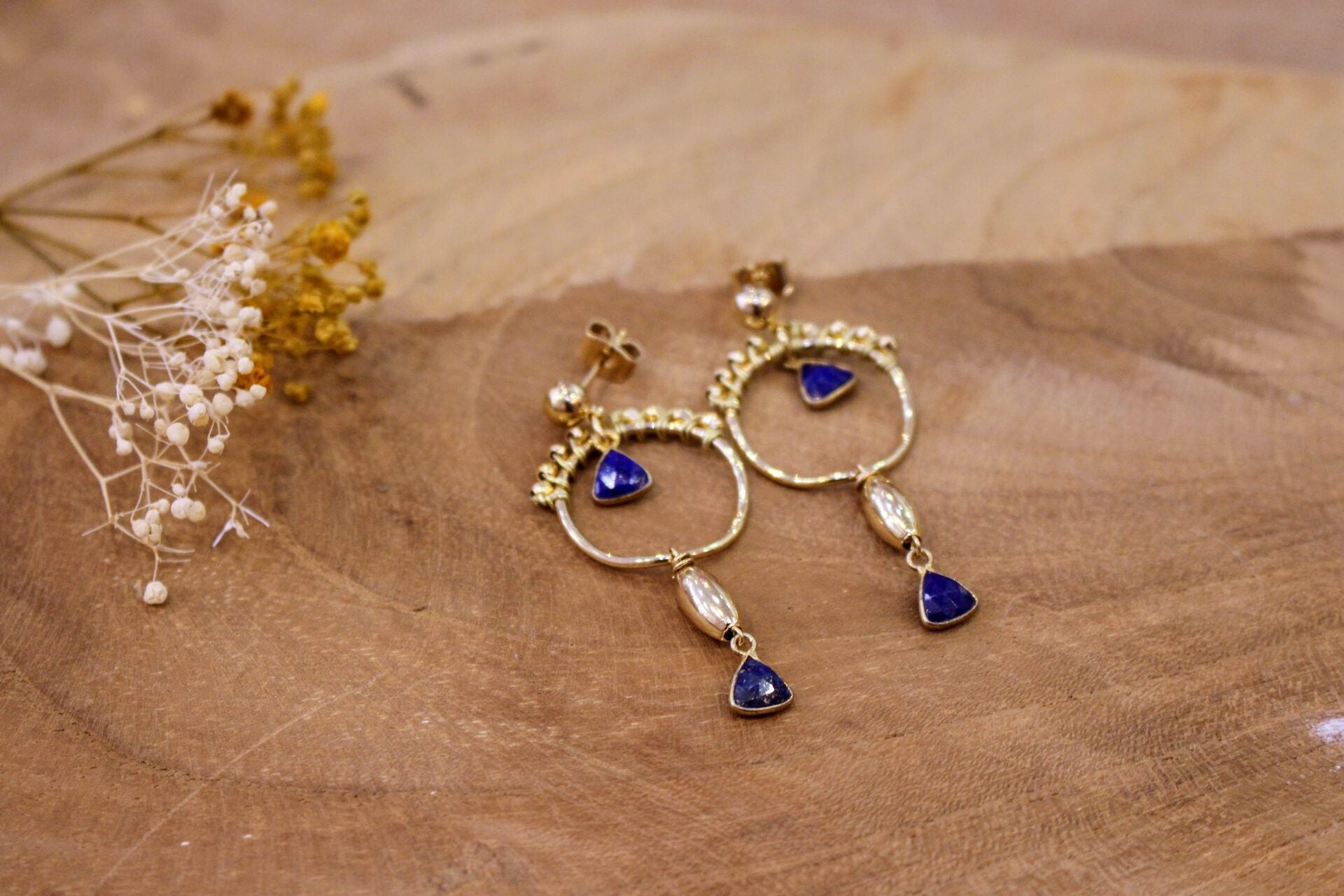 Idée cadeau bijou femme Boucles d'oreilles dorées femme longues lapis lazuli