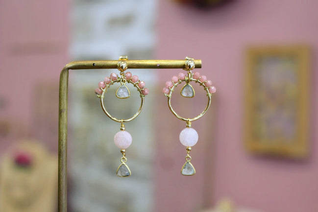 Idée cadeau bijou femme Boucles d'oreilles dorées longues labradorite