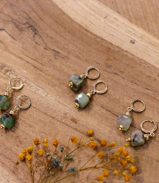 Idée cadeau bijou femme Boucles d'oreilles dorées pendentes chrysoprase