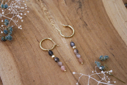 Bijou femme boucles d'oreilles dorées pierre de lune pêche