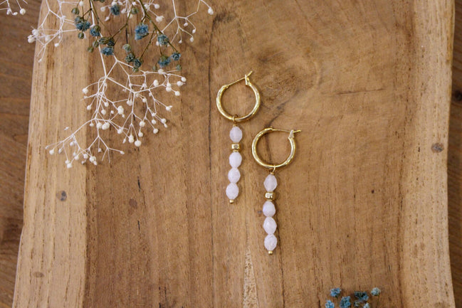 bijou femme boucles d'oreilles dorées pierre de lune
