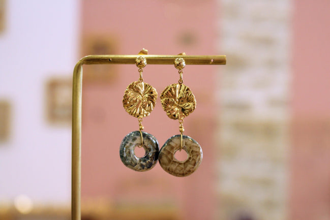 Boucles d'oreilles genese dorées céramique bleu