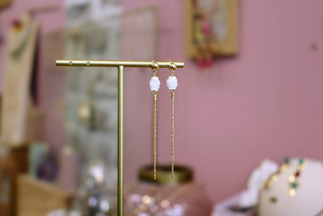 Boucles d'oreilles longues et élégantes doré et cristal de roche