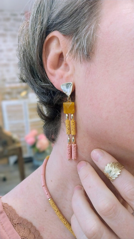 Boucles d'oreilles asymétriques TELLURE rose poudré ocre et or