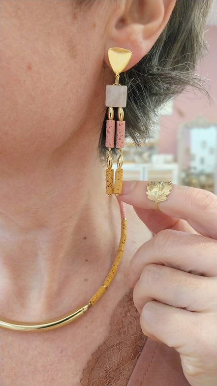Boucles d'oreilles asymétriques TELLURE rose poudré ocre et or