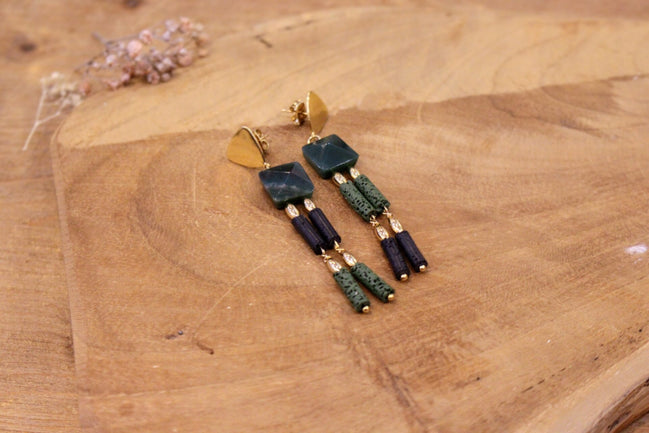 Boucles d'oreilles longues laiton doré à l'or fin 24 carats et pierre naturelle et pierre de lave verte