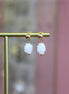 Boucles d'oreilles pendantes s courtes dorées et cristal de roche