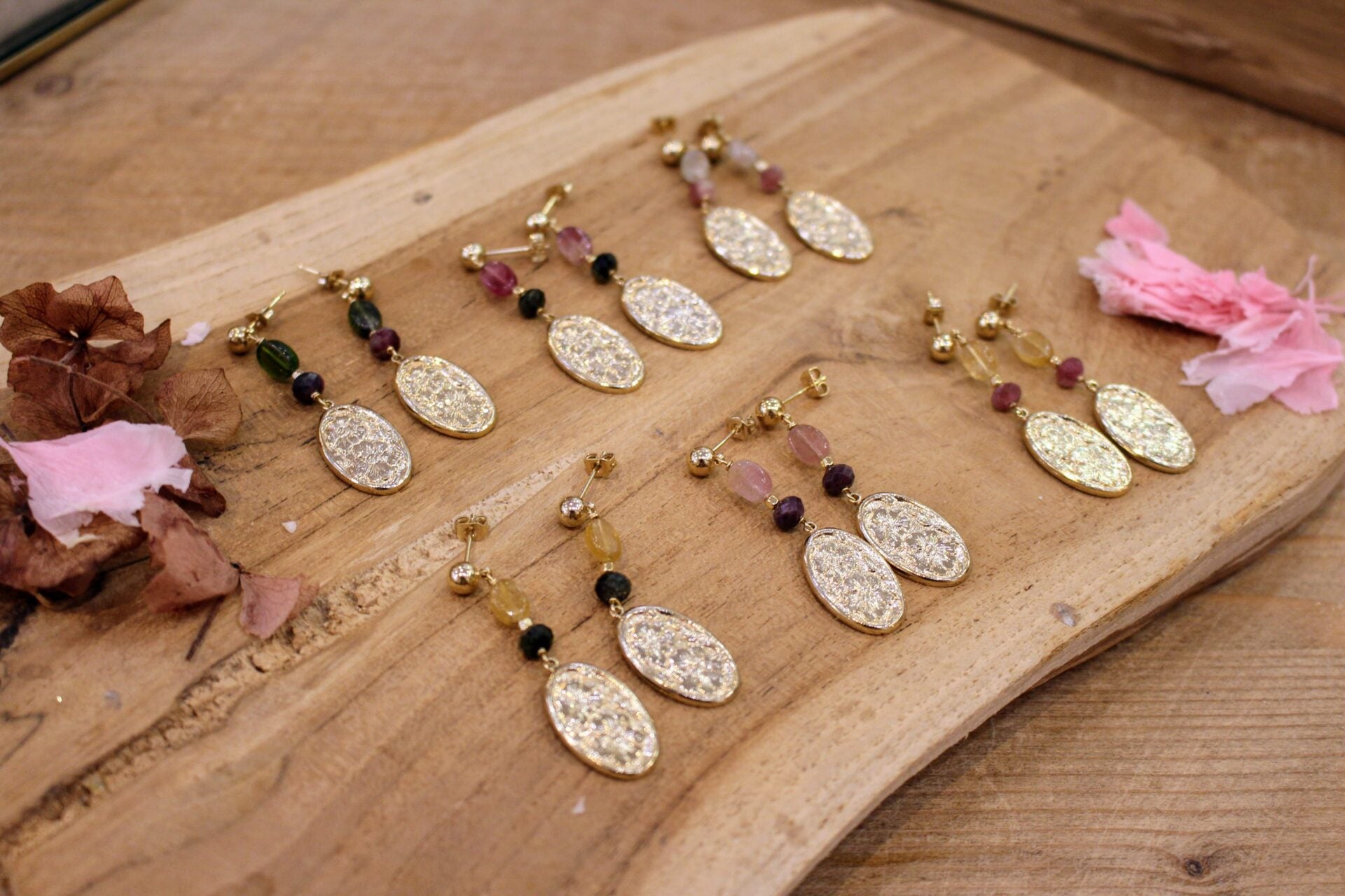Idée cadeau bijou femme Boucles d'oreilles pendentes dorées tourmaline