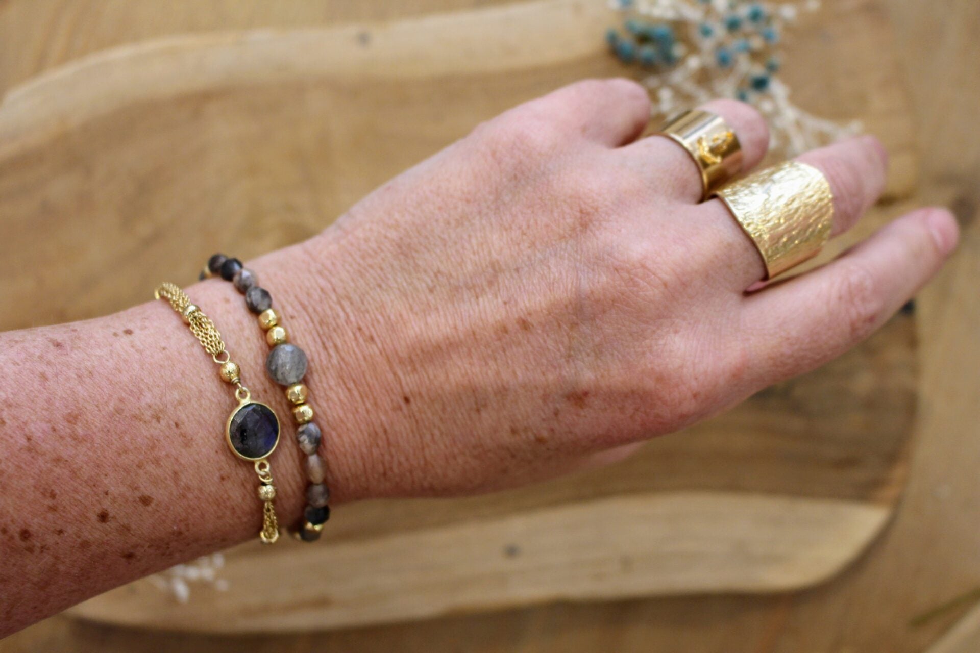 Bijou femme Bracelet doré femme pierre de lune pêche et labradorite