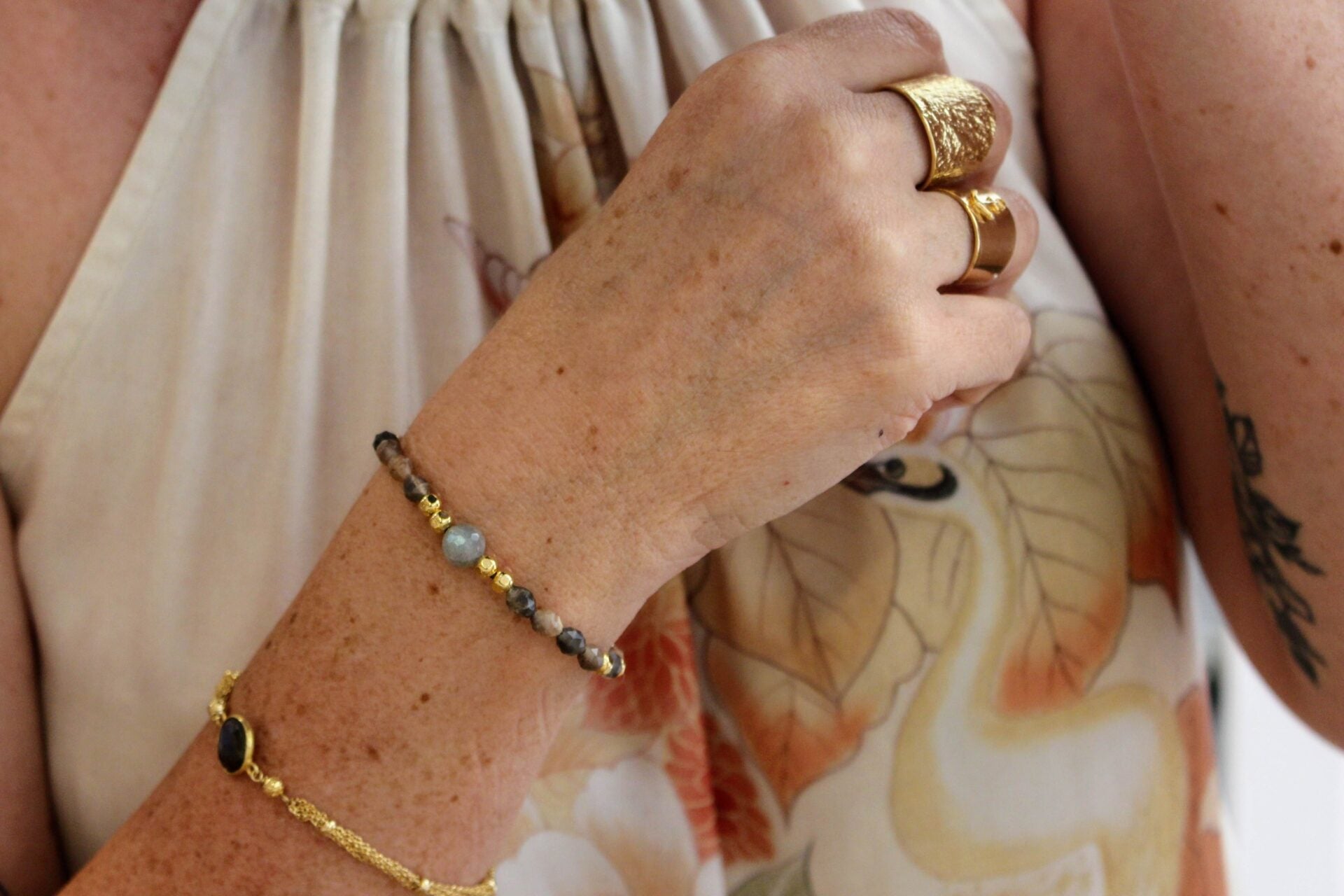 Bijou femme Bracelet femme doré pierre de lune pêche et labradorite