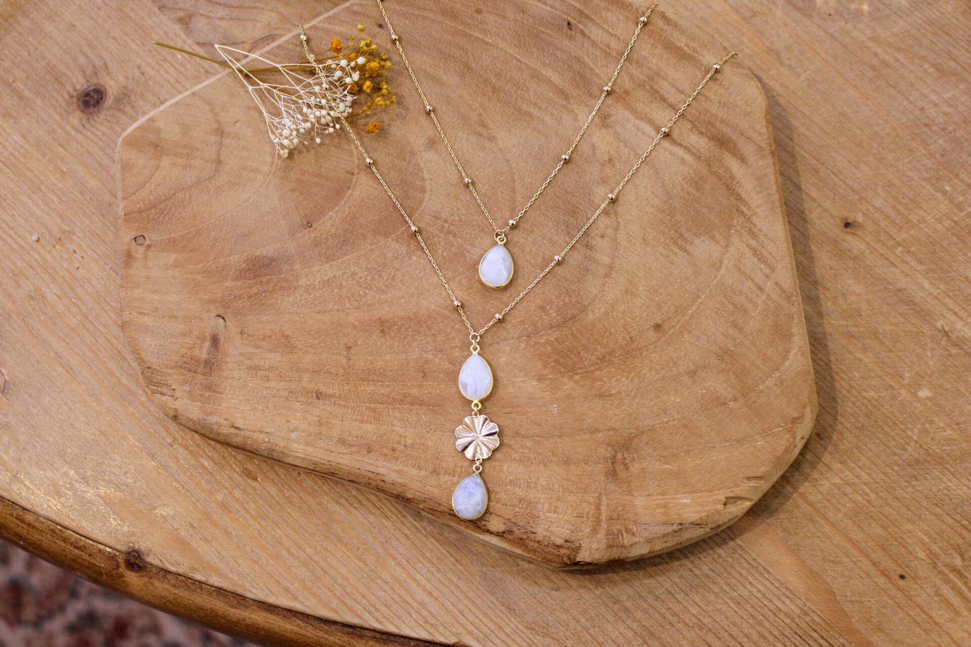 Idée cadeau Collier doré double rang long pierre de lune
