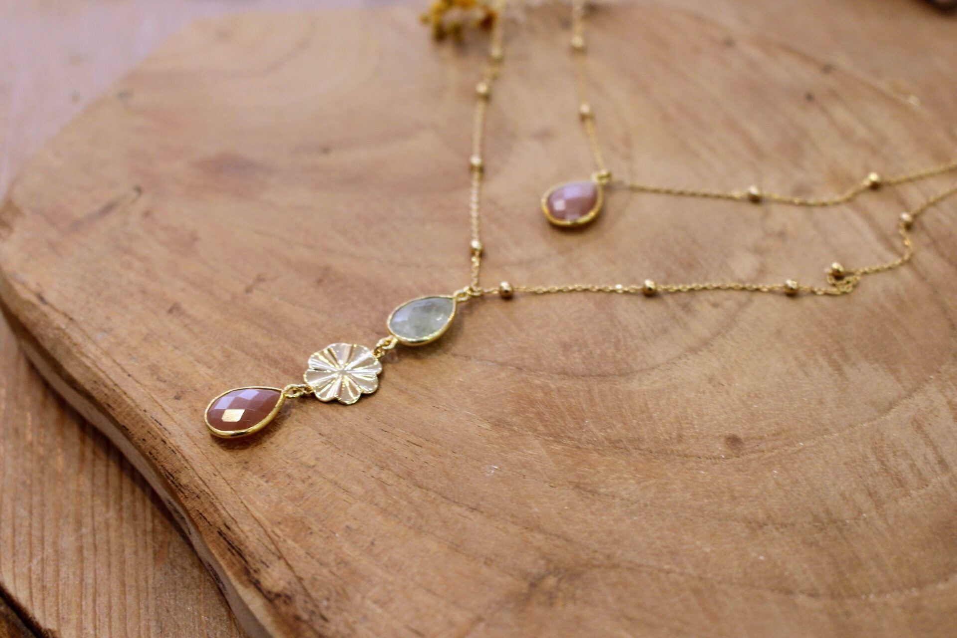 Idée cadeau bijou femme Collier long double rang doré pierre de lune pêche