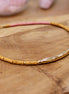 Collier ras du cou en laiton doré or fin 24 carats pierres de lave rose et jaune ocre. Bijou artisanal haut de gamme