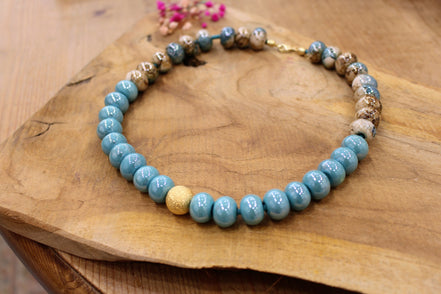 Collier GAÏA SUCREE bleu clair et beige moucheté