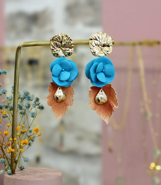 Bijou femme Grandes boucles d'oreilles dorées fleurs invitée mariage bleu canard et marron