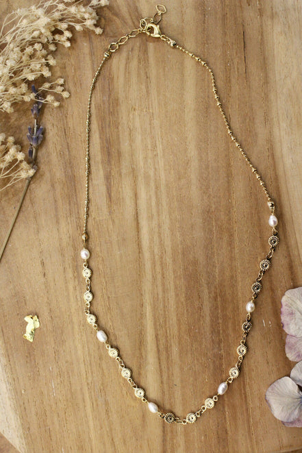 collier printemps en laiton doré et perles en perles d'eau douce