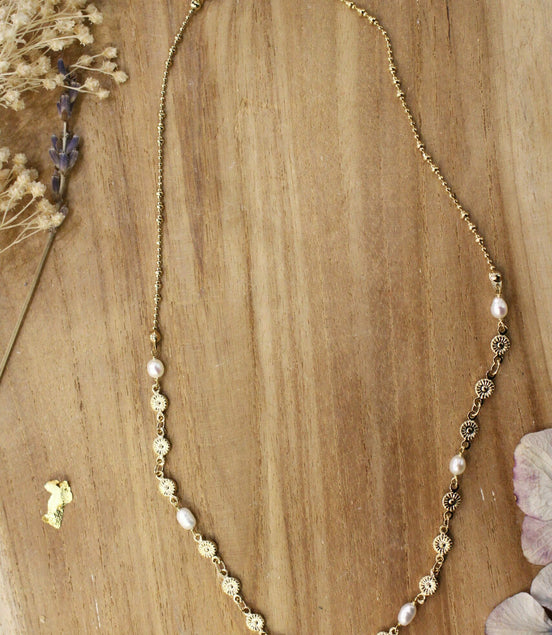 collier printemps en laiton doré et perles en perles d'eau douce