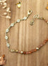 bracelet en laiton doré à l'or 24 carats et orné de perles en pierre de soleil