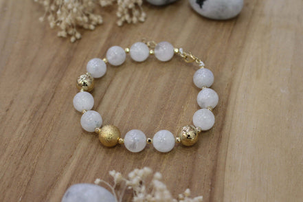 bijou fait main en laiton doré 24 carats et perles pierre de lune