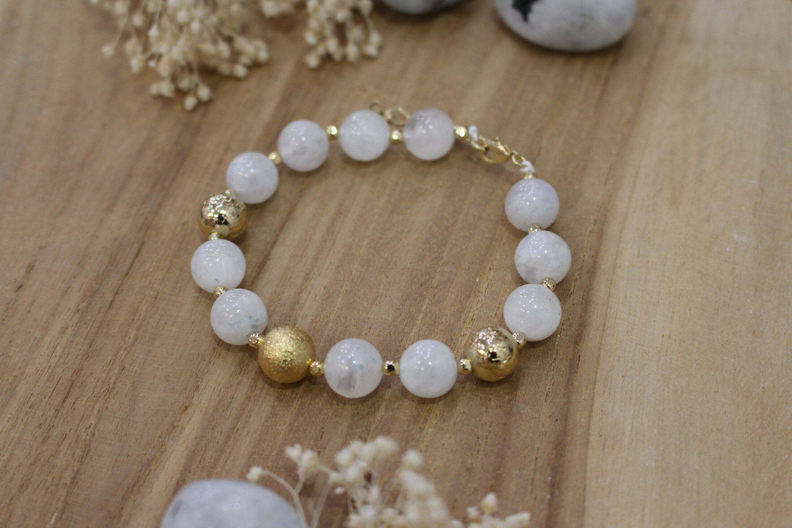 bijou fait main en laiton doré 24 carats et perles pierre de lune