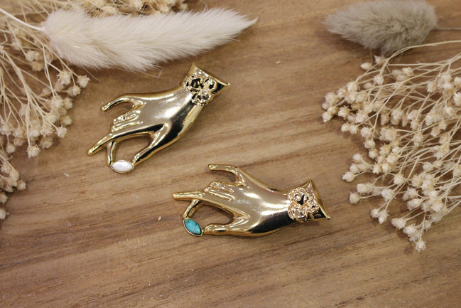 broche en laiton doré 24 carat et pierre naturelle
