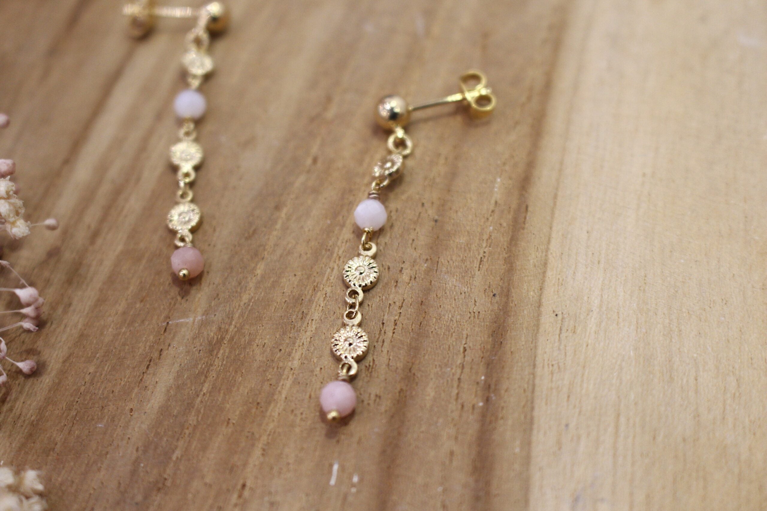 boucles d'oreilles printemps en opale rose et laiton doré