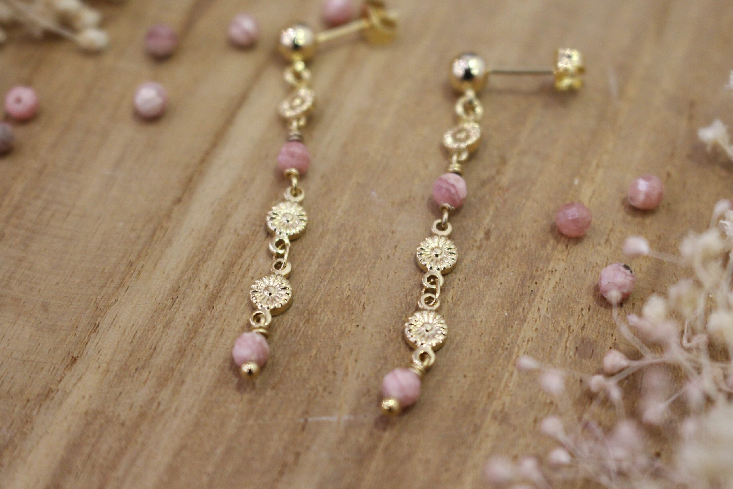 boucles d'oreilles en laiton doré et rhodocrosite