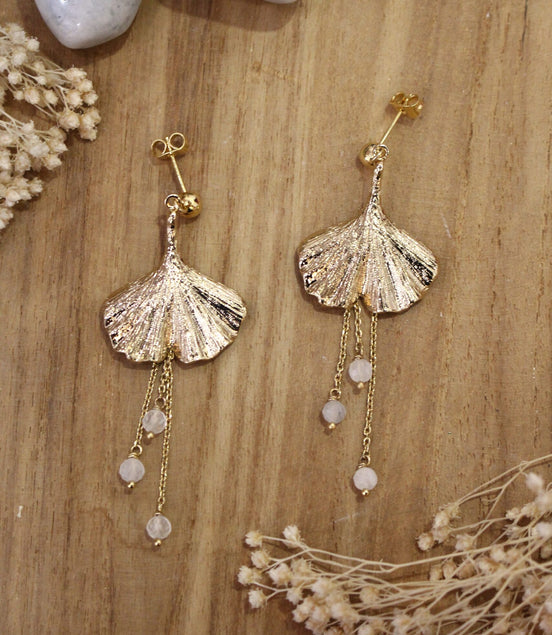 boucles d'oreilles gingko dorées et pierre de lune