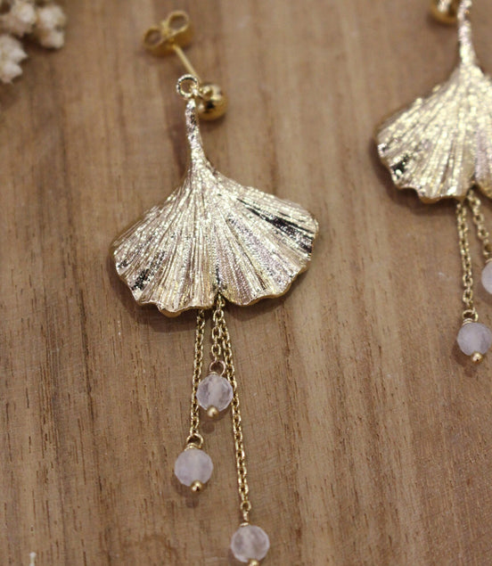 boucles gingko en laiton doré à l'or 24 carats et pierre de lune