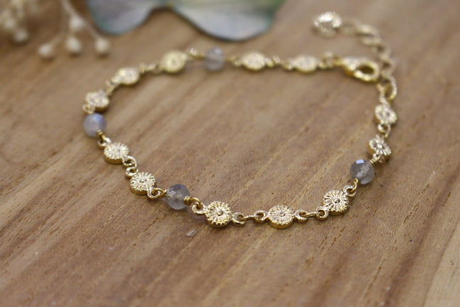 bracelet printemps en laiton doré et perles de labradorite