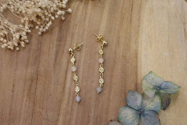 boucles d'oreilles en beryl et fleurs dorées