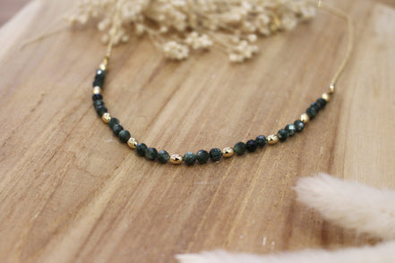 collier ras du cou en séraphinite et perles de laiton doré