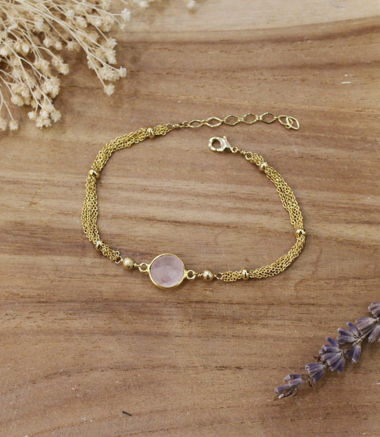bracelet espiègle en laiton doré et quartz rose