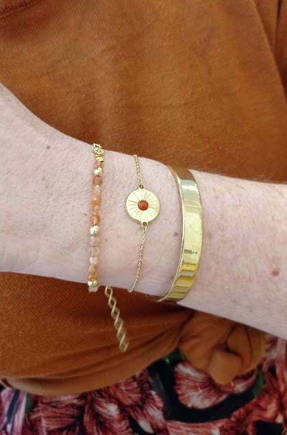 bracelets en laiton dorés et pierres naturelles