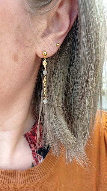 boucles d'oreilles ornées de fleurs et perles de labradorite
