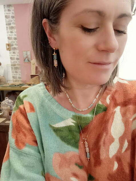 bijoux dorés à l'or 24 carats et pierres naturelles