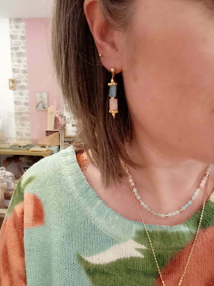 bijou de créateur fait main collier et boucles d'oreille en laiton doré et pierre naturelle