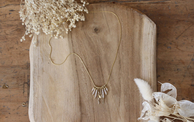 collier pluie flow en quartz rose, bijou pour femme doré à l'or 24 carats