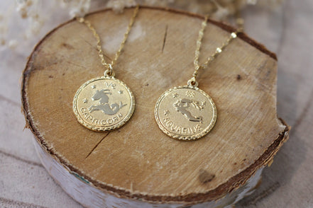 collier signe astrologique en laiton doré à l'or 24 carats