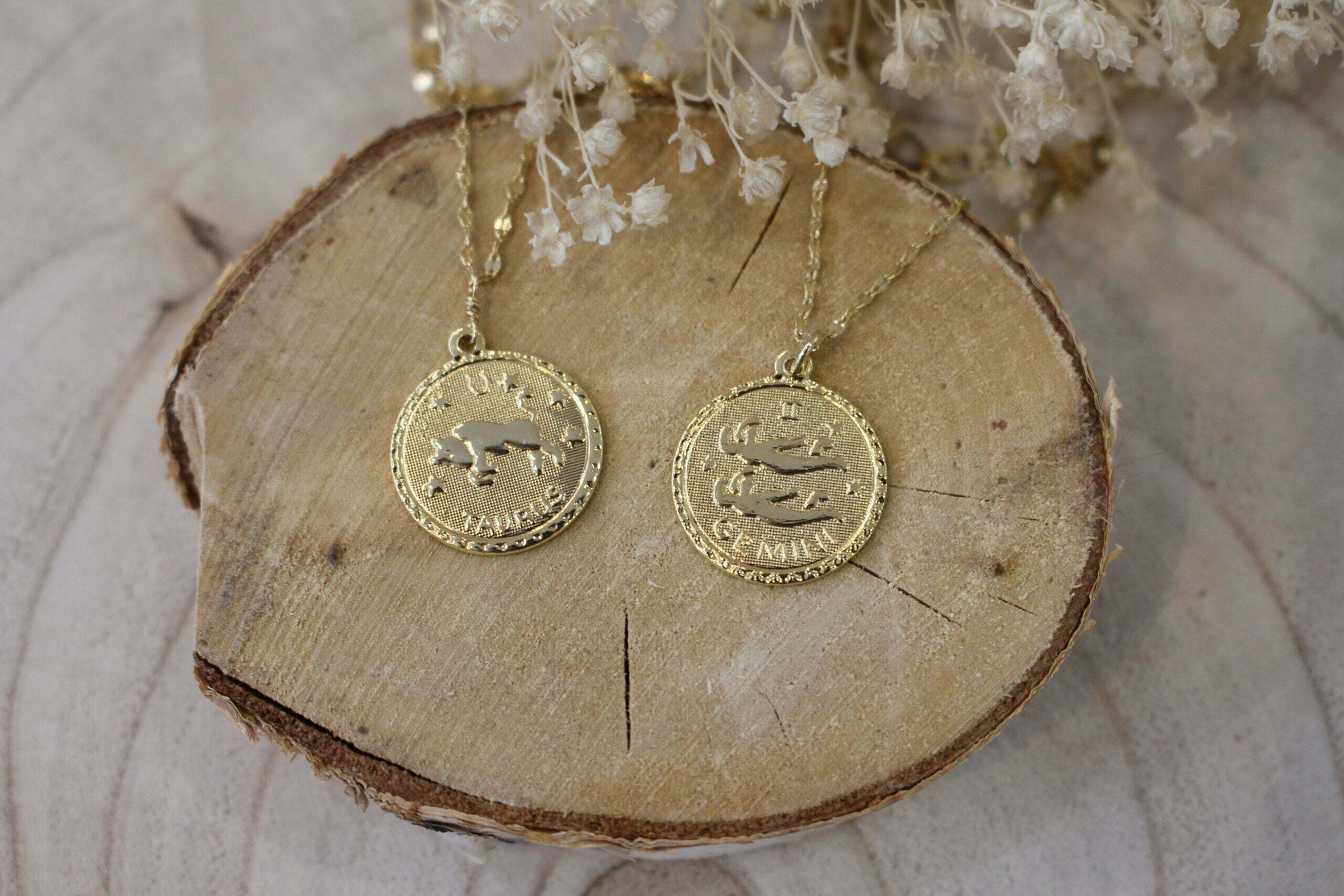 colliers signes astrologiques en laiton doré à l'or 24 carats, colliers taureau et gémeaux
