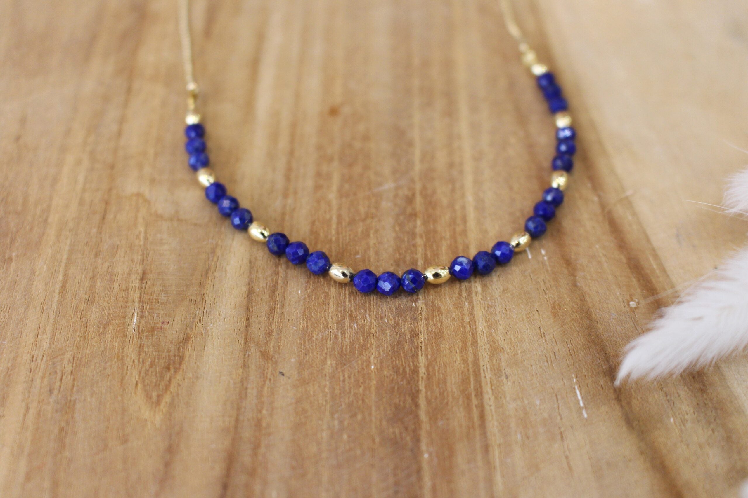 collier ras du coup pour femme en laiton doré et perles en lapis lazuli