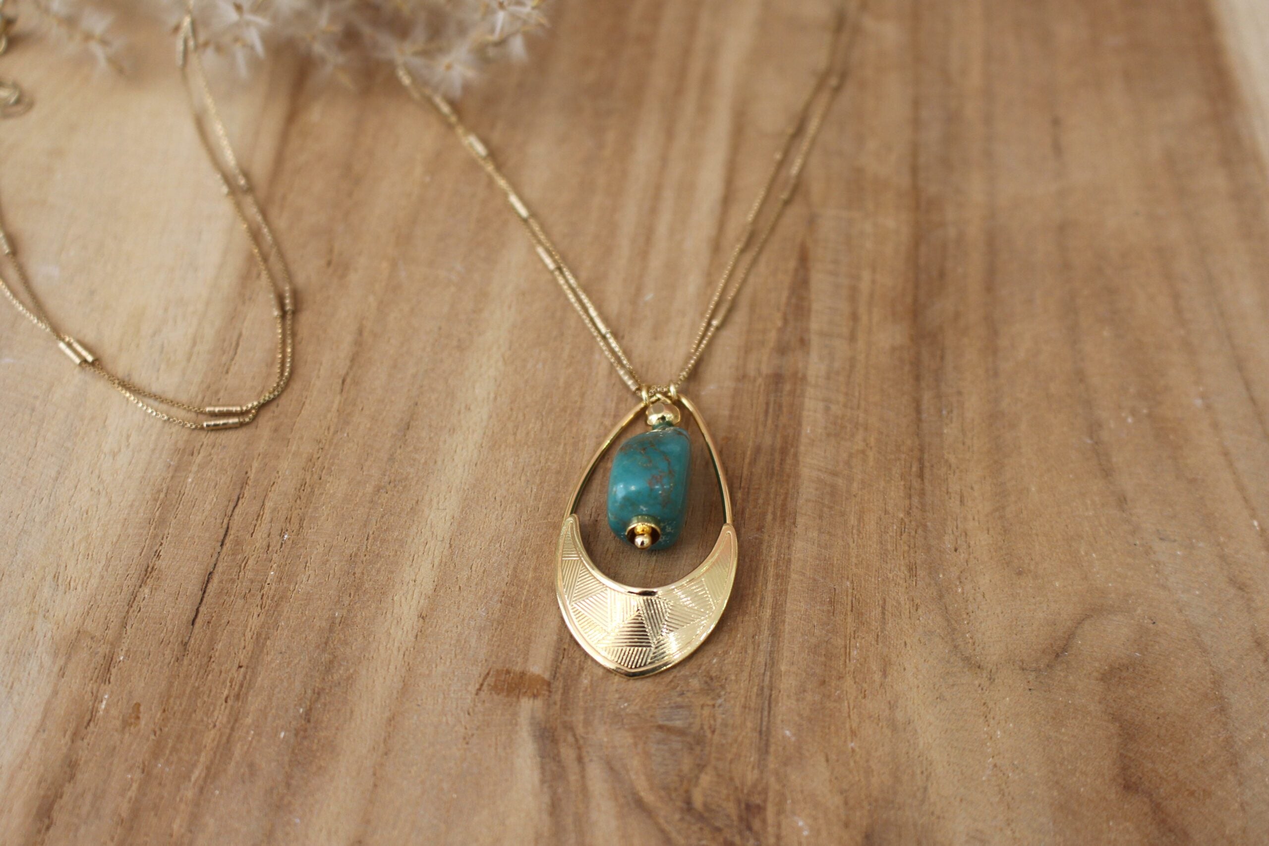 collier origine en laiton doré et perle de turquoise, bijou de caractère pour femme, fait main