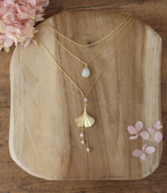 collier de dos pour mariée en laiton doré et pierre de lune