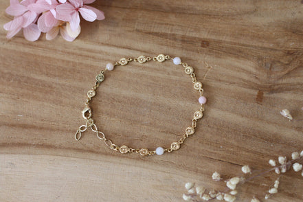 bracelet pour femme en laiton doré et perles d'opales rose