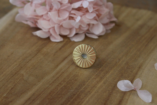 bague formant un rayon de soleil et orné d'une , bague en plaqué or